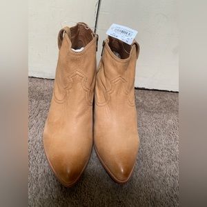 Women’s Frye Reina Leather Western Ankle Booties - Sand Color Size 11
